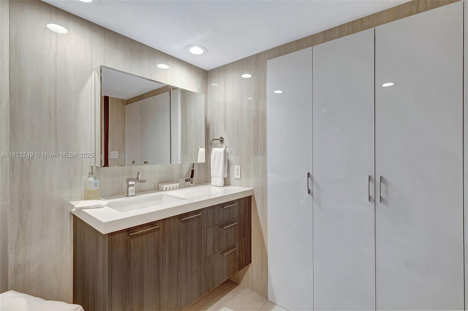 OCEANIA I CONDO - Residential