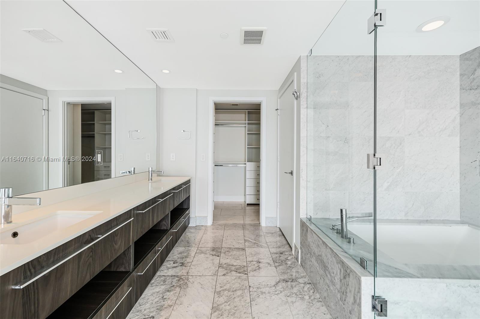 ONE PARAISO CONDO - Residential