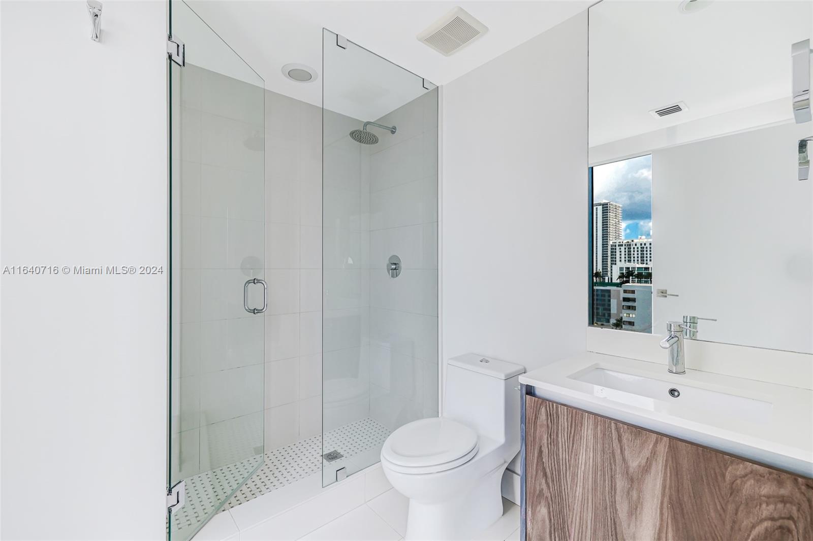 ONE PARAISO CONDO - Residential