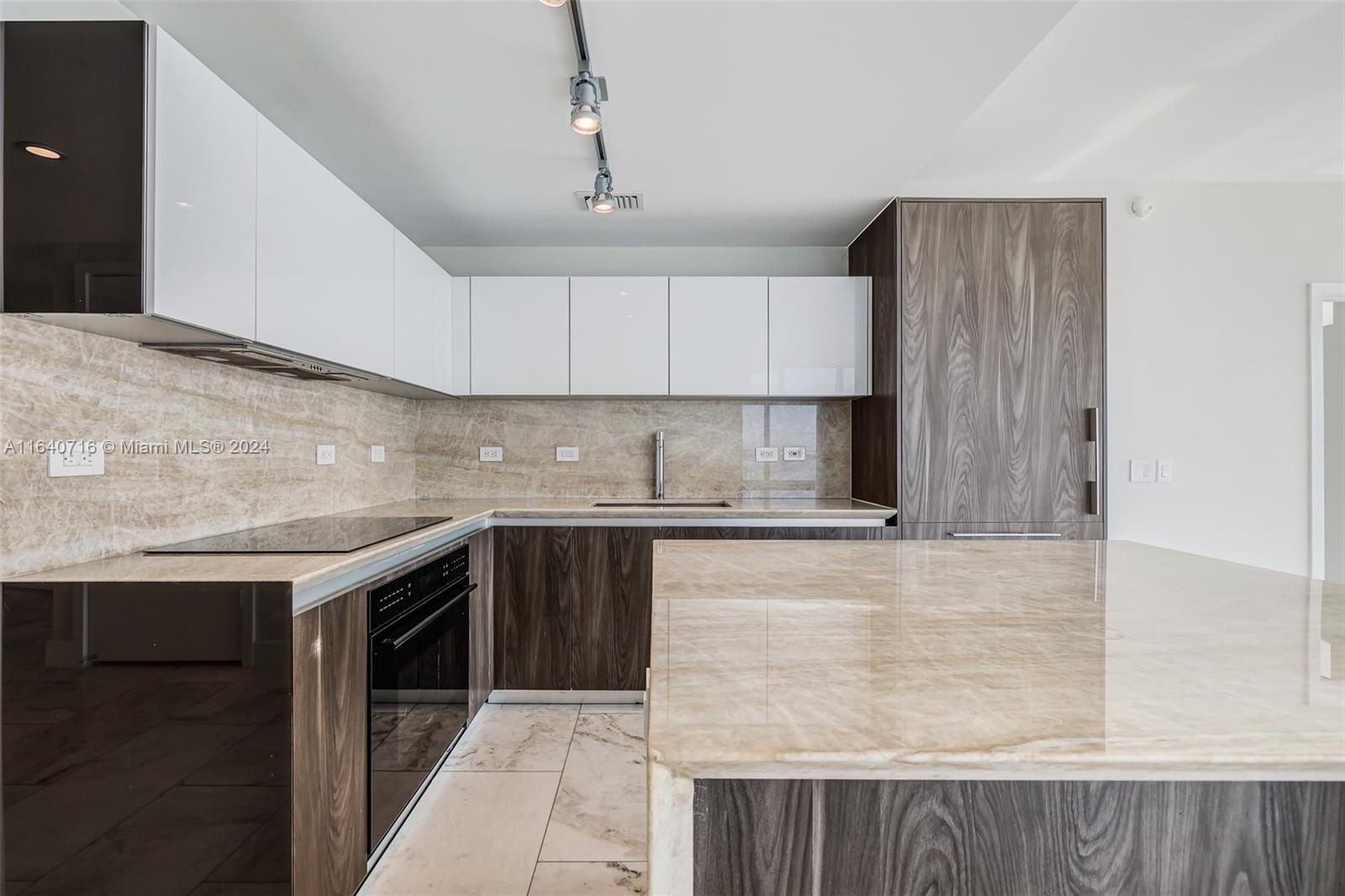 ONE PARAISO CONDO - Residential