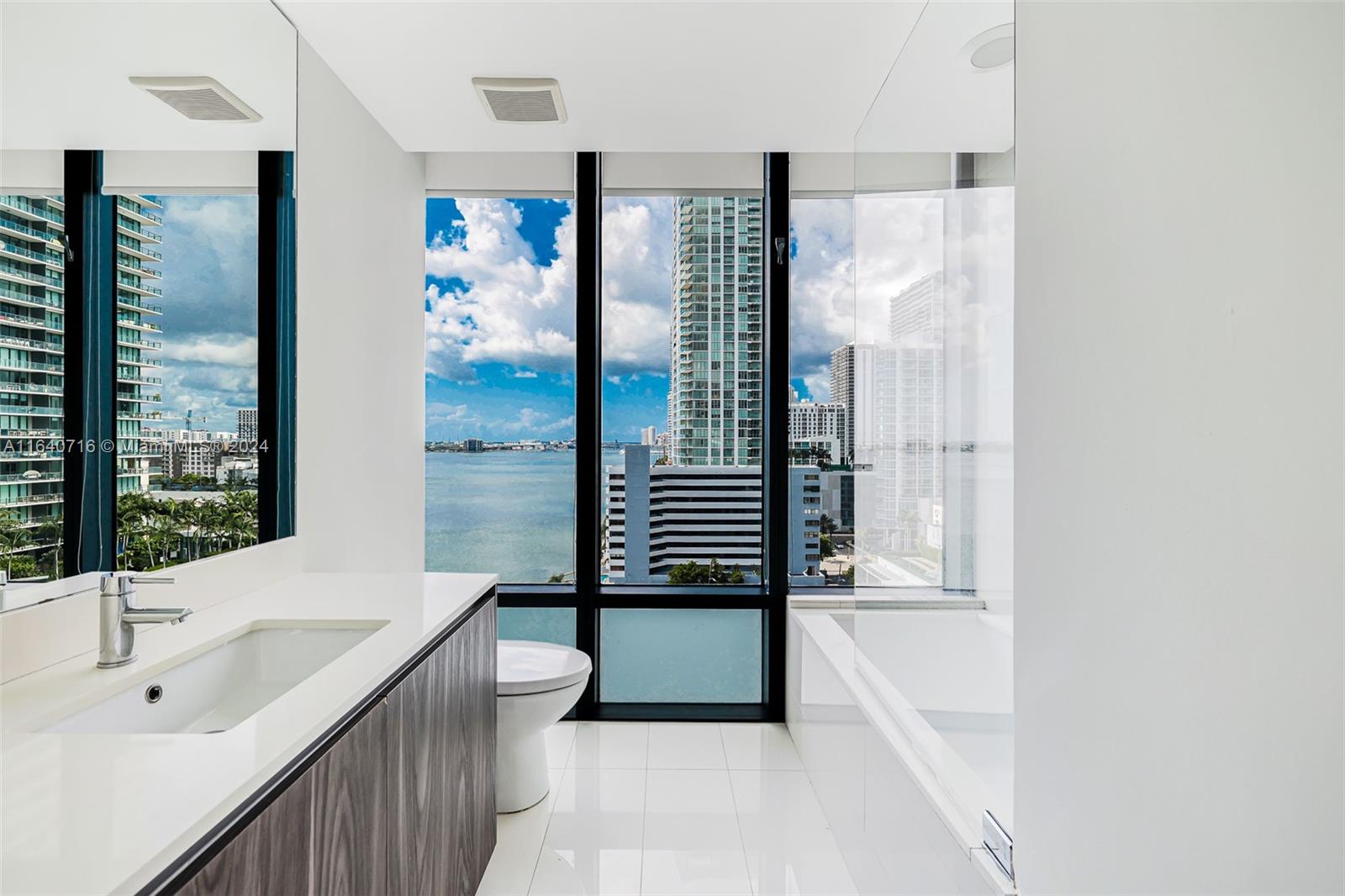 ONE PARAISO CONDO - Residential