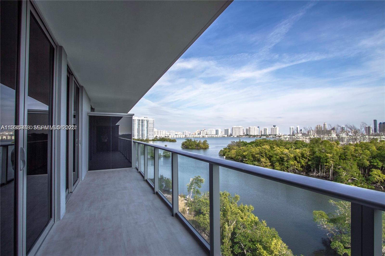 THE HARBOUR SOUTH CONDO - Residential