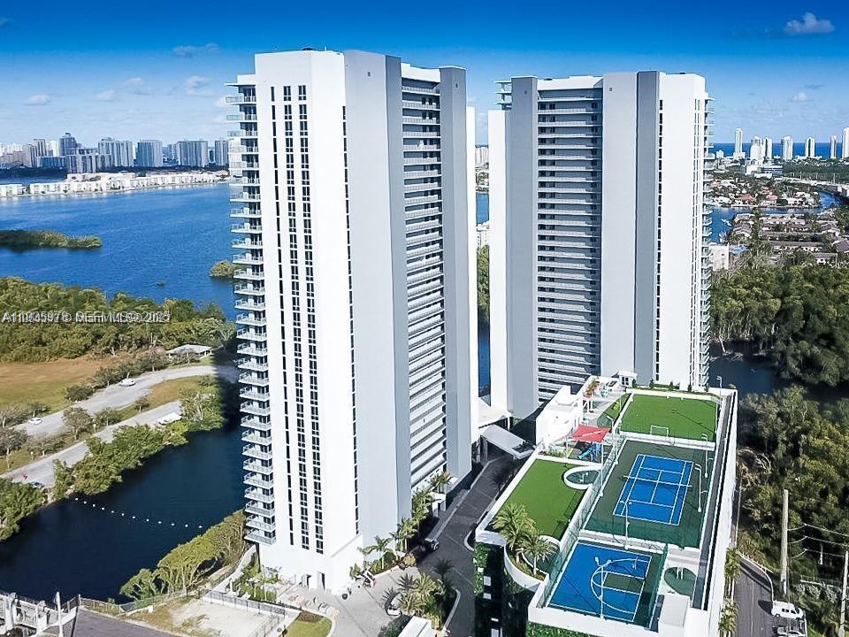 THE HARBOUR SOUTH CONDO - Residential