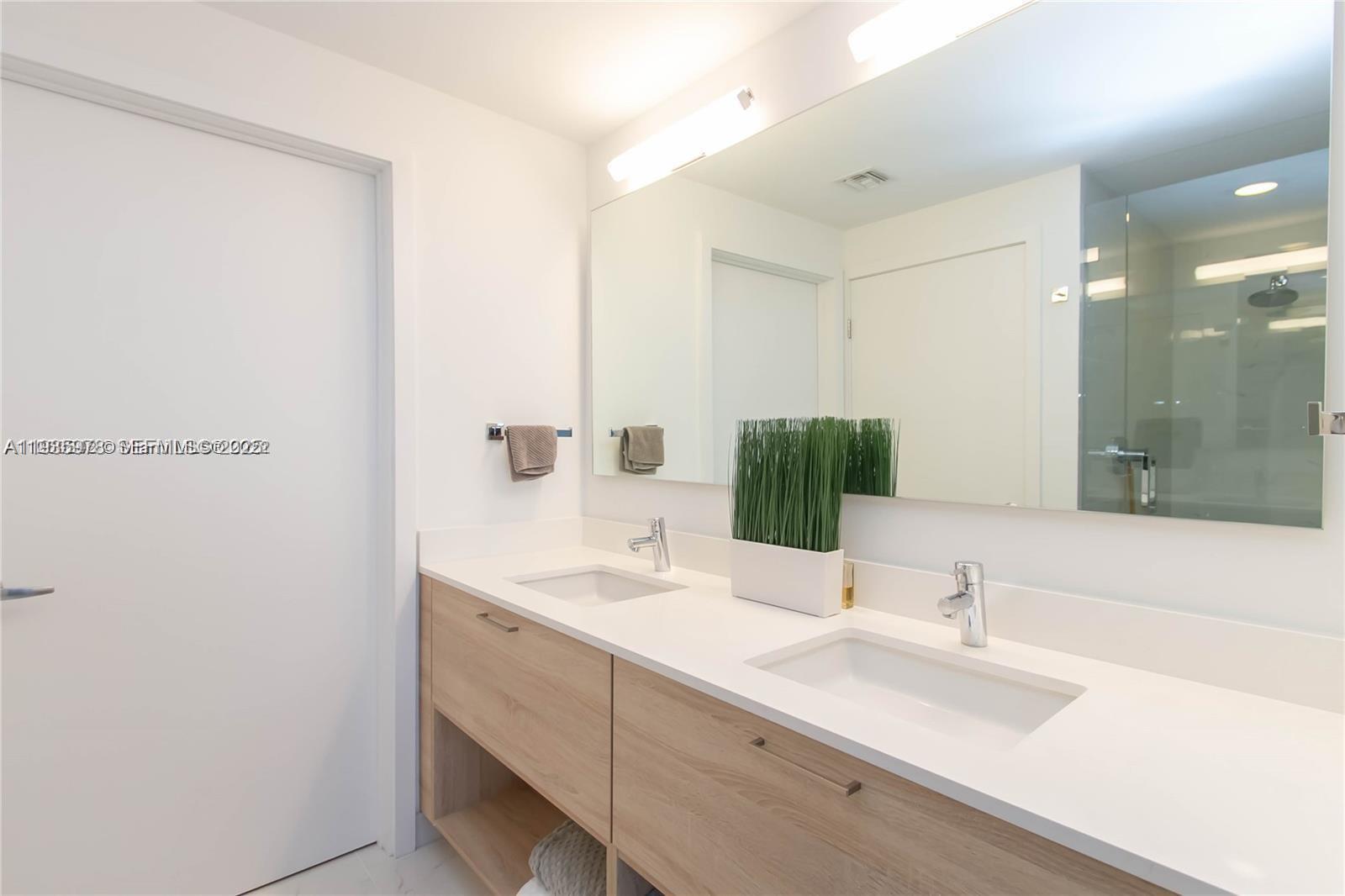 THE HARBOUR SOUTH CONDO - Residential