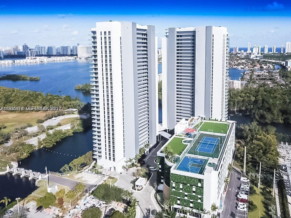 THE HARBOUR SOUTH CONDO - Residential