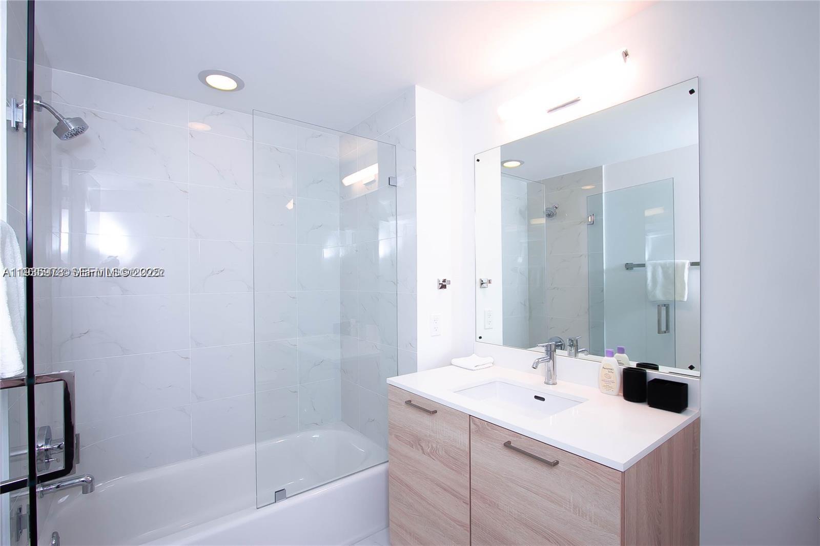 THE HARBOUR SOUTH CONDO - Residential