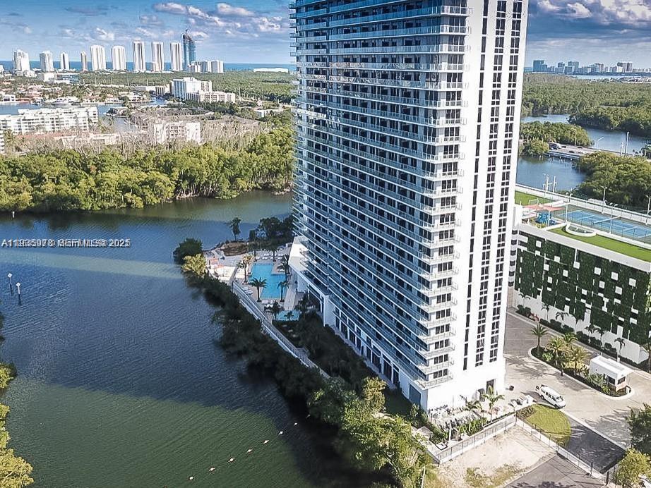 THE HARBOUR SOUTH CONDO - Residential