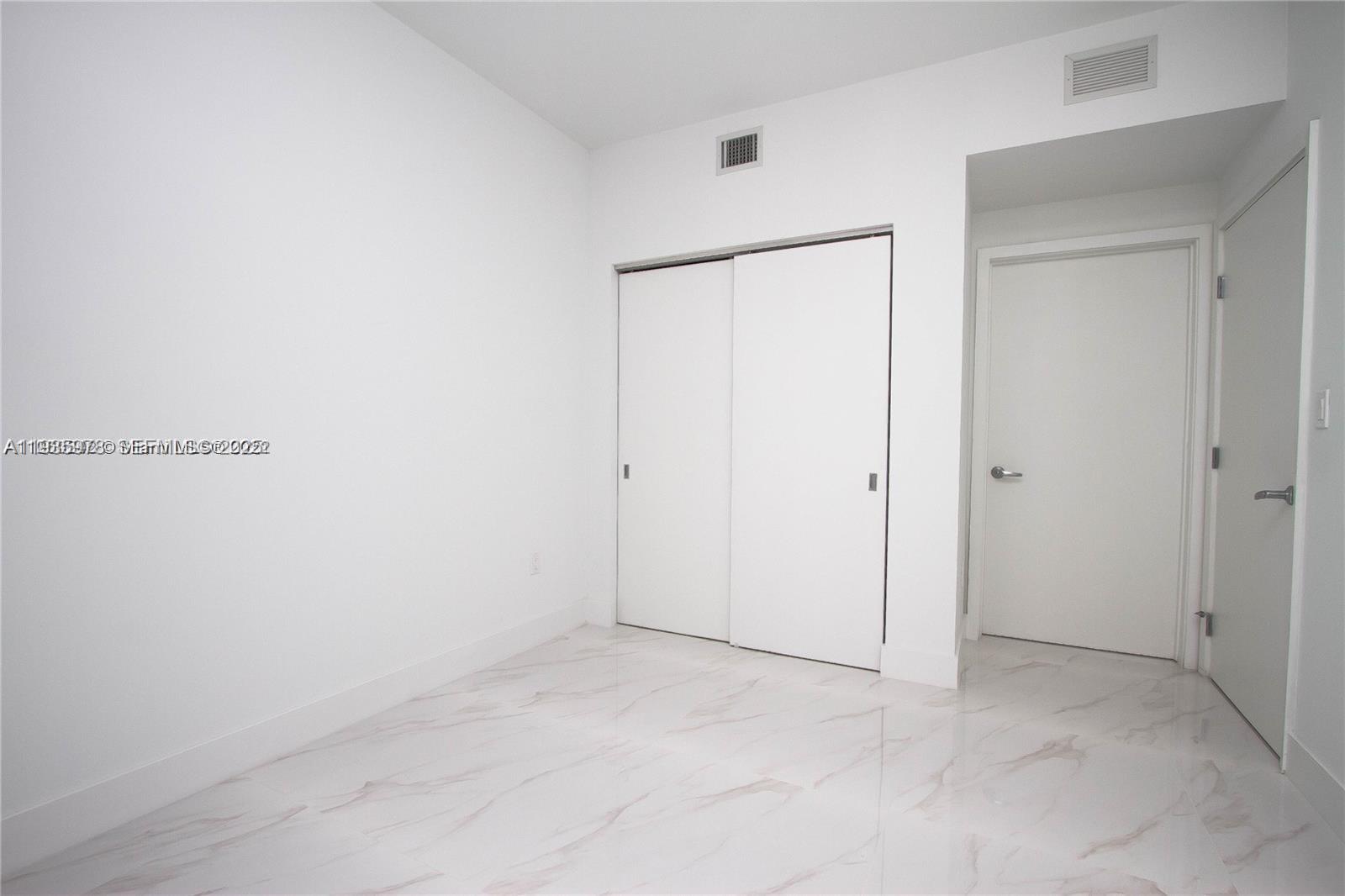 THE HARBOUR SOUTH CONDO - Residential