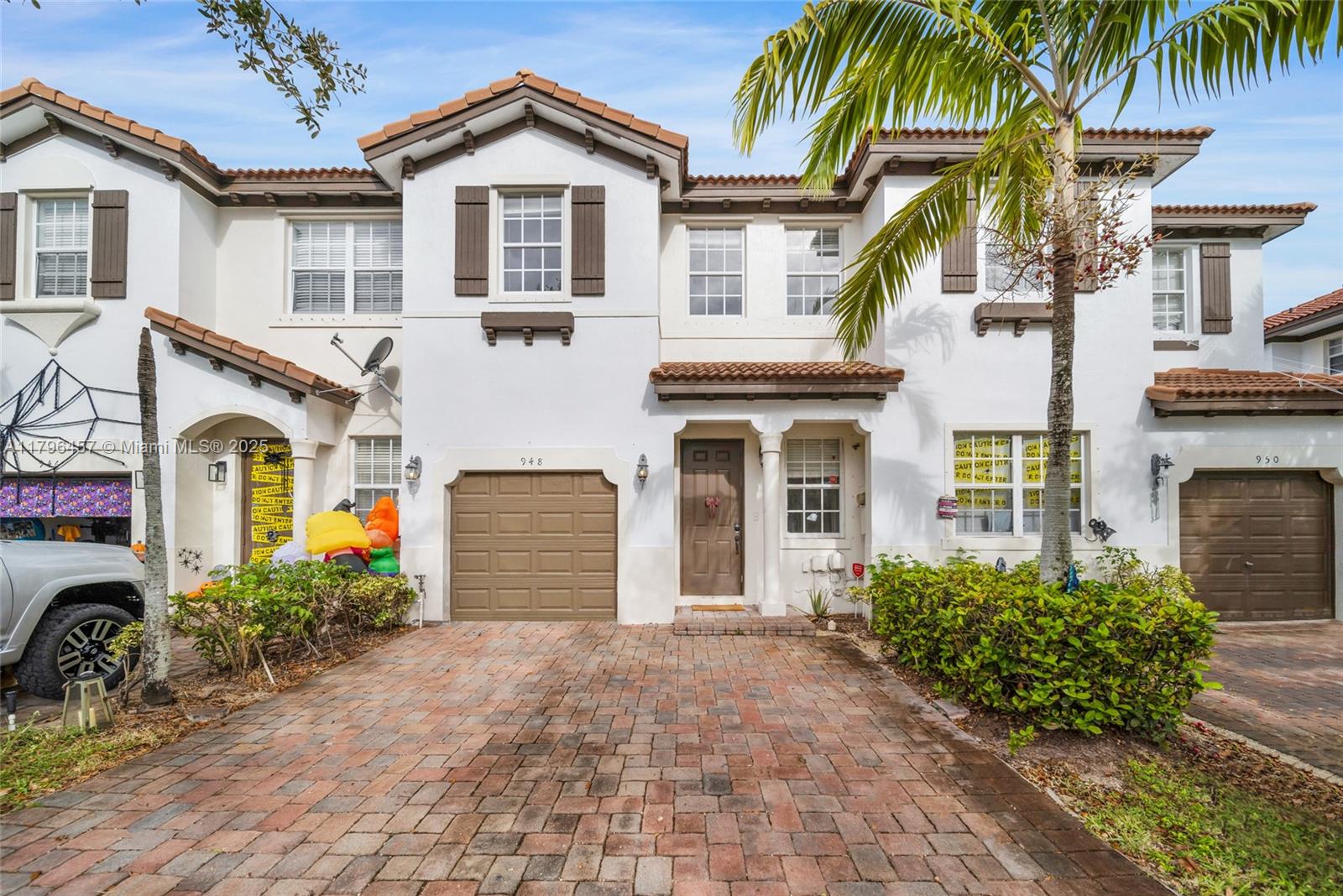 Nice townhouse in the heart of Homestead, where nearly everything is within a distance of your residence, 3 bedrooms, 2 1/2 bathrooms with granite kitchen countertop, tile first floor, laminate second floor, and 1 car garage. Close to shops, restaurants, banks, Publix supermarket, Baptist Hospital, expressway turnpike, and more.