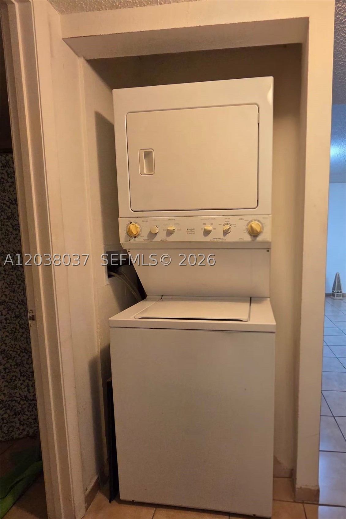 VILLAS DE MARBELLA CONDO - Residential Lease
