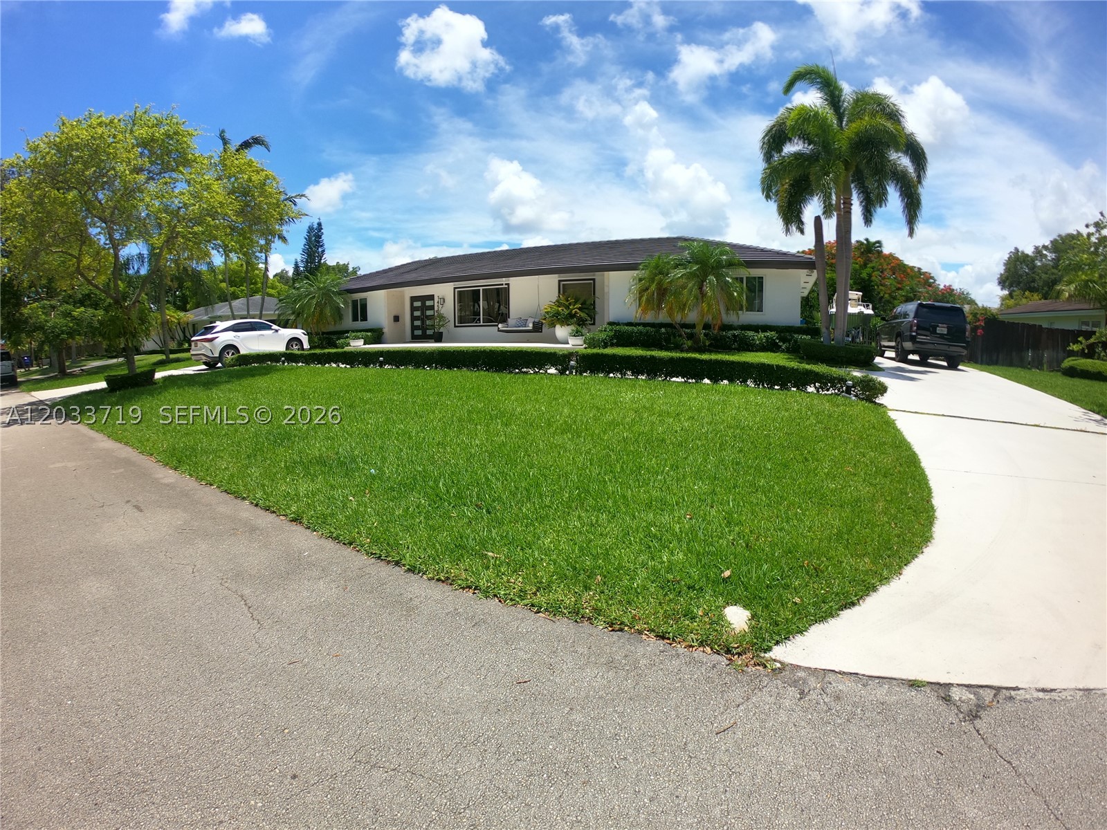 PARIS MANOR WEST - Residential