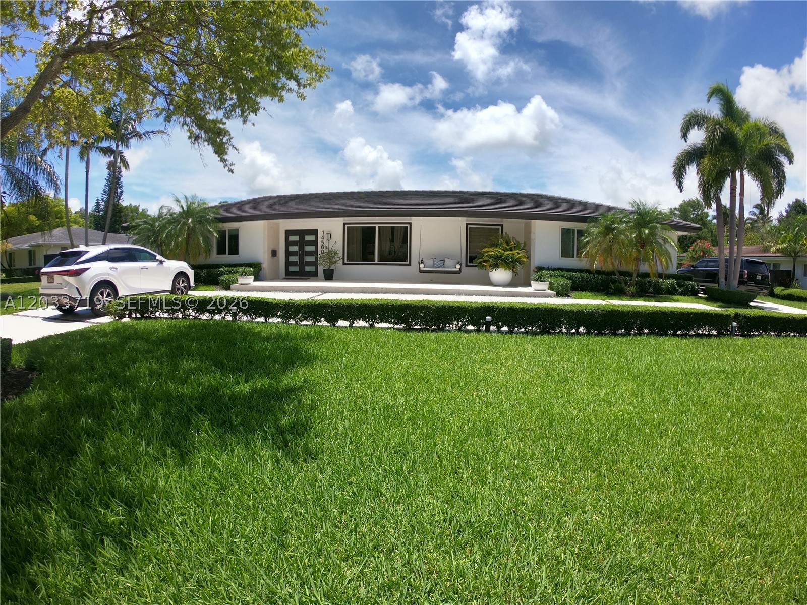 PARIS MANOR WEST - Residential
