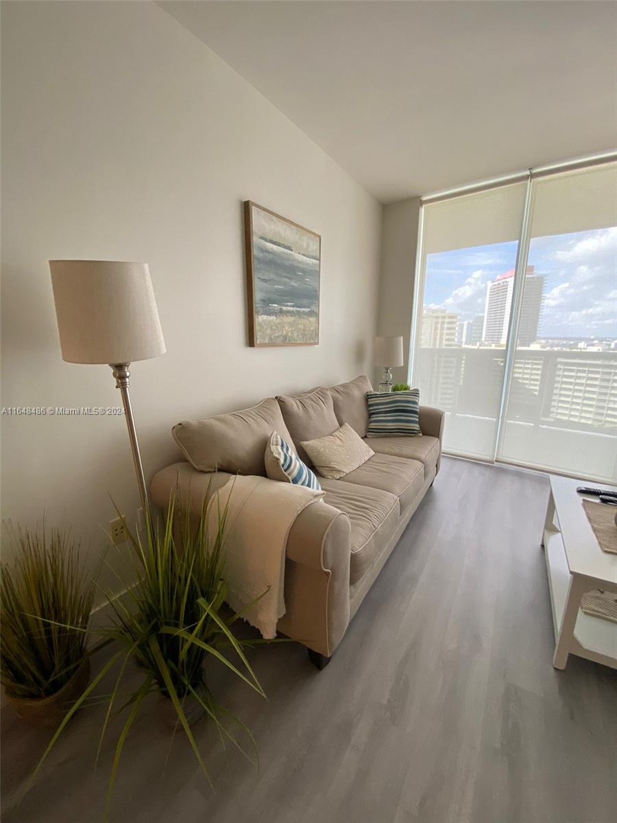 BEACH CLUB CONDO - Residential Lease
