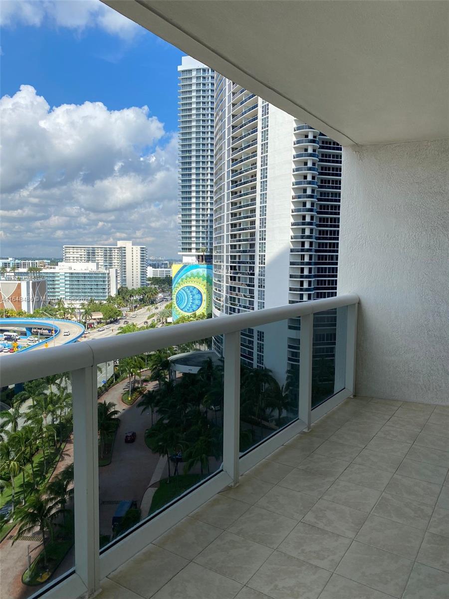BEACH CLUB CONDO - Residential Lease