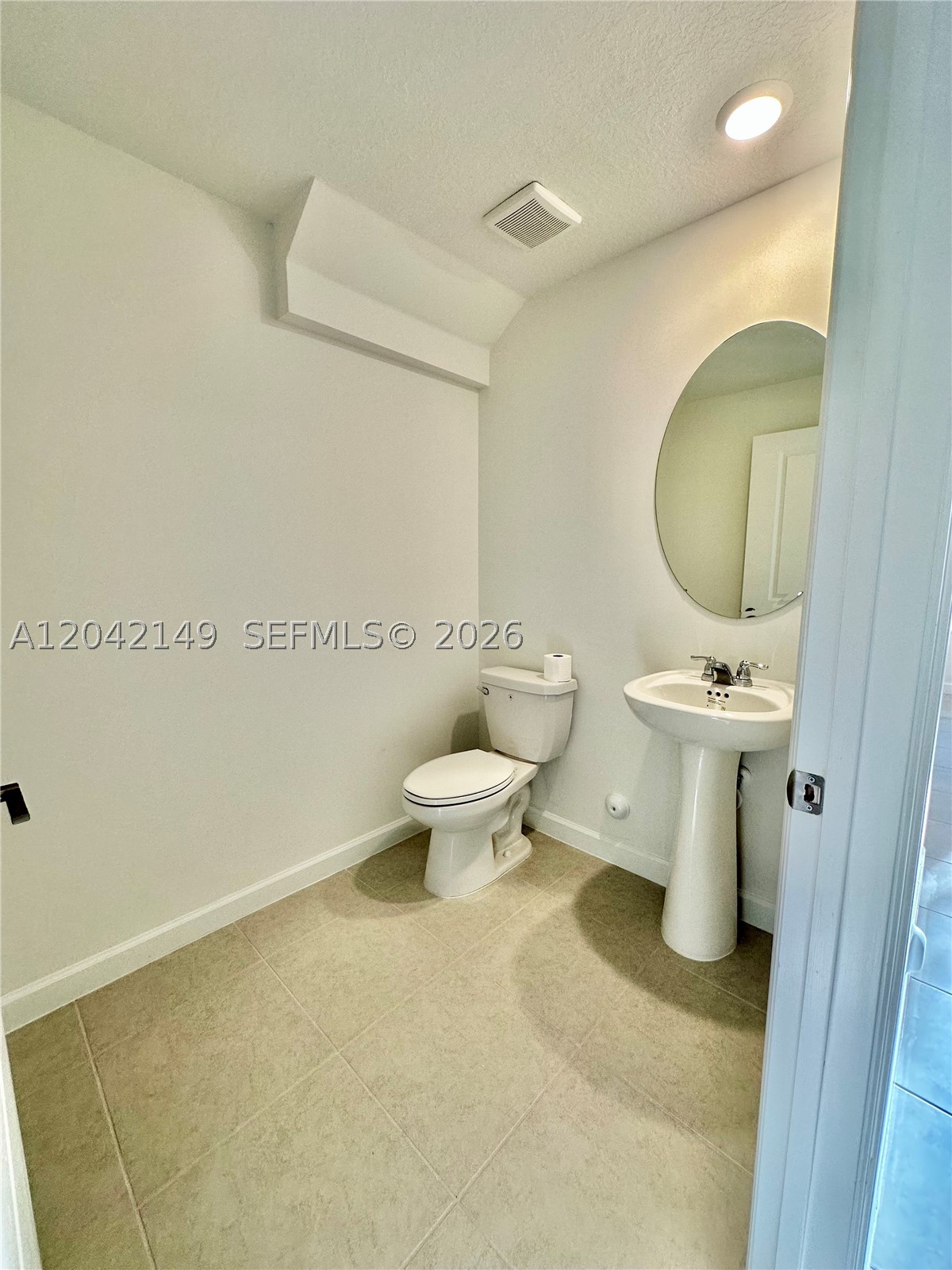 SKYRISE TOWNHOMES - Residential Lease