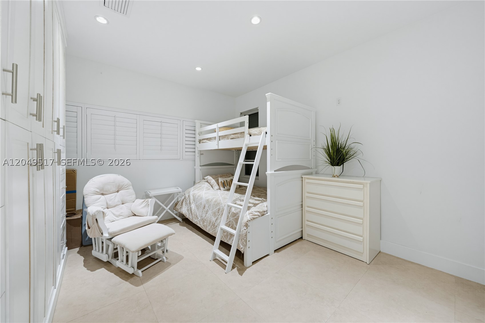 KINGS BAY SUB - Residential Lease