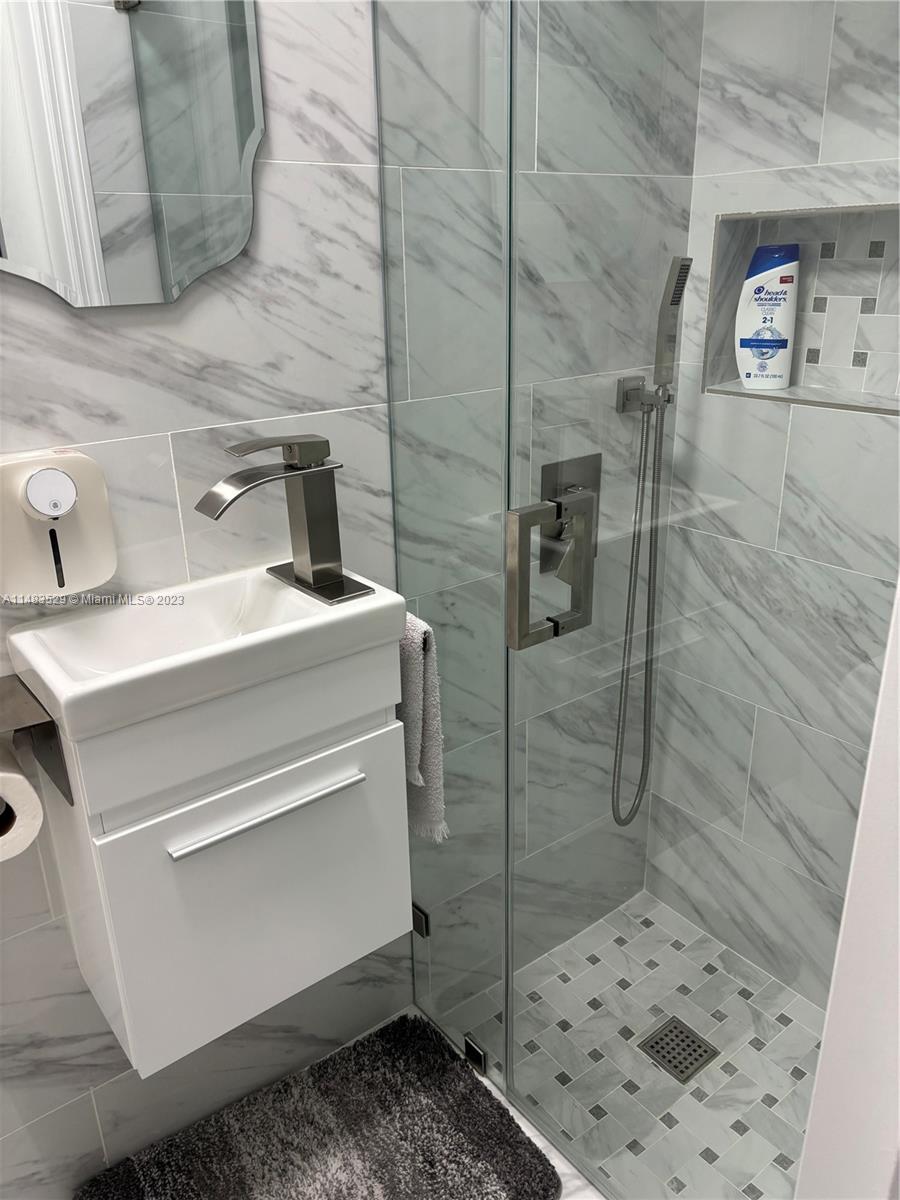 CORANES CONDO - Residential