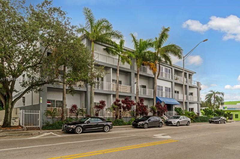 DESIRABLE LOCATION, CLEAN ONE BEDROOM WITH A VERY BIG BALCONY. LONG TIME TENANT OCCUPIED WITH COVERED PARKING, GARAGE WITH ELECTRIC GATE ACCESS. WASHER & DRYER IN UNIT. GREAT INVESTMENT PROPERTY WITH A LONG TERM TENANT OCCUPIED PAYING $2100/MO. WITH $4000 SECURITY DEPOSIT ON HAND. NOW THEY ARE ON MO TO MO BASIS DUE TO THE SALE. CONVENIENTLY LOCATED CLOSE TO US1 AND WALKING DISTANCE TO COCO-WALK AND METRO. PETS OK UNDER 15 LBS. PLEASE NOTE THAT THE PICTURES ARE OLD PICTURES, THE UNIT IS FRESHLY PAINTED IN LIGHT GRAY COLOR.