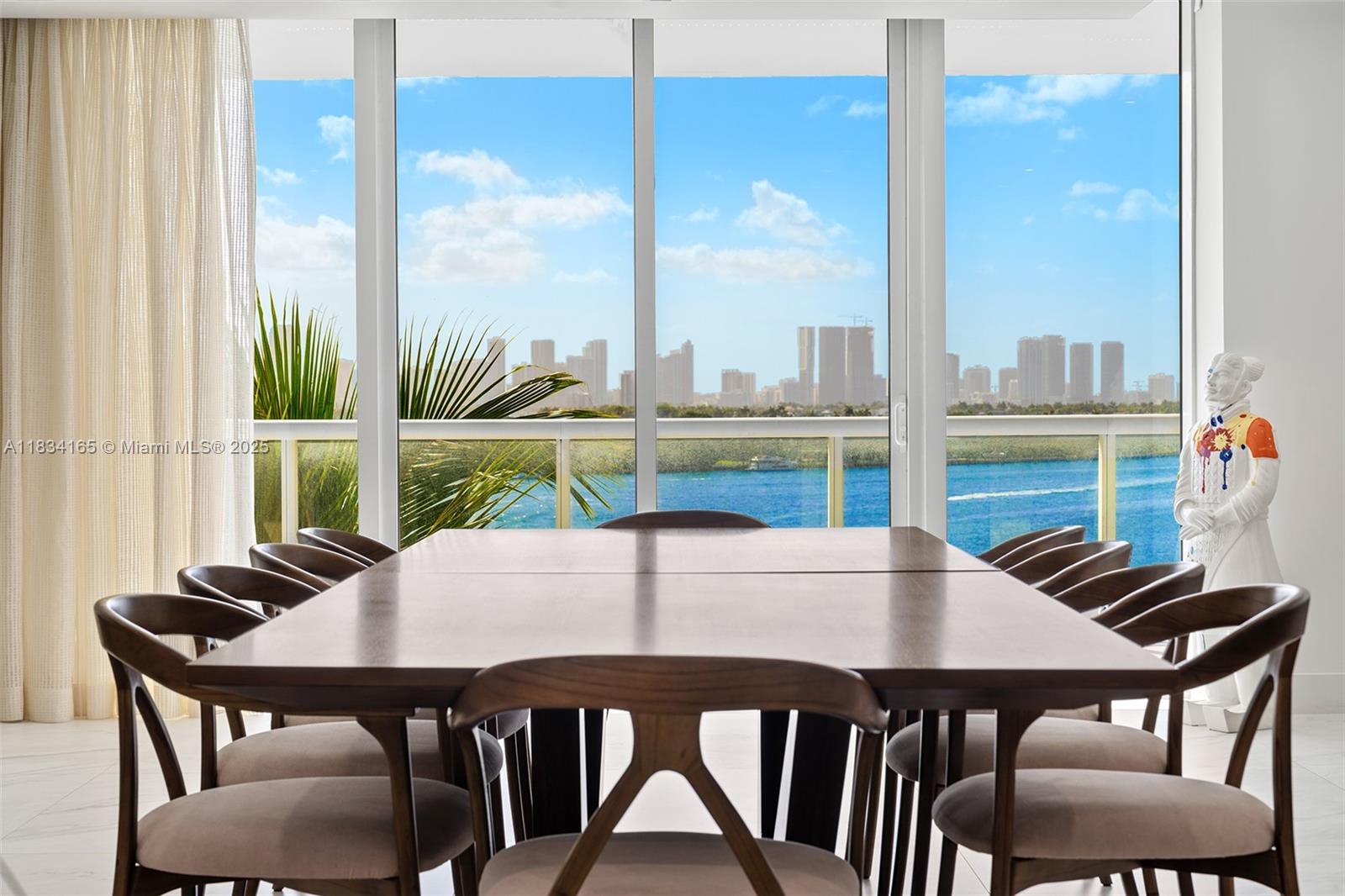 ICON CONDO - Residential