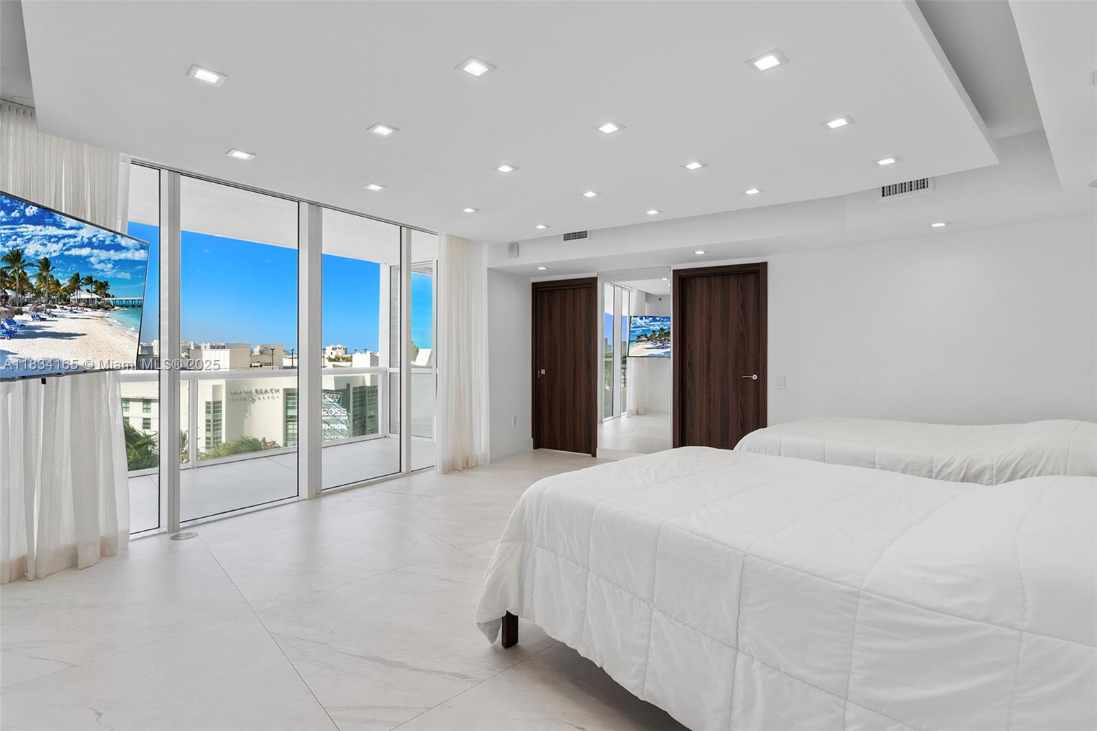 ICON CONDO - Residential