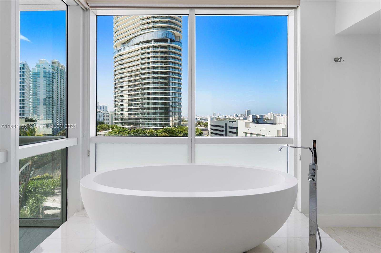 ICON CONDO - Residential
