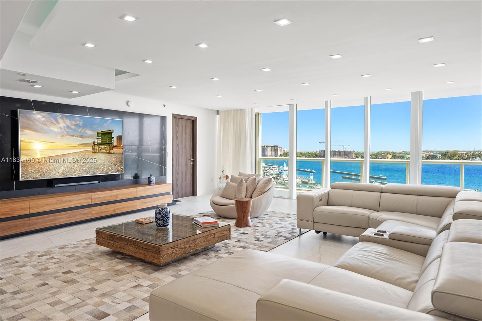 ICON CONDO - Residential