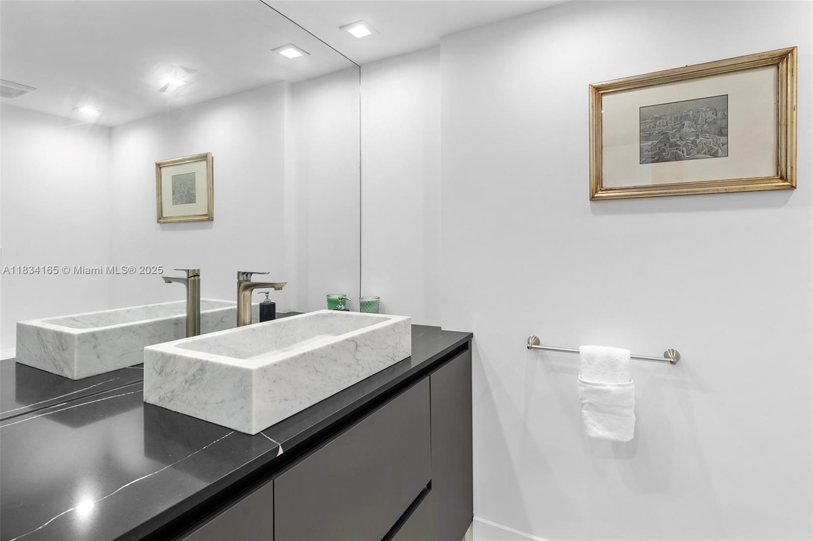 ICON CONDO - Residential