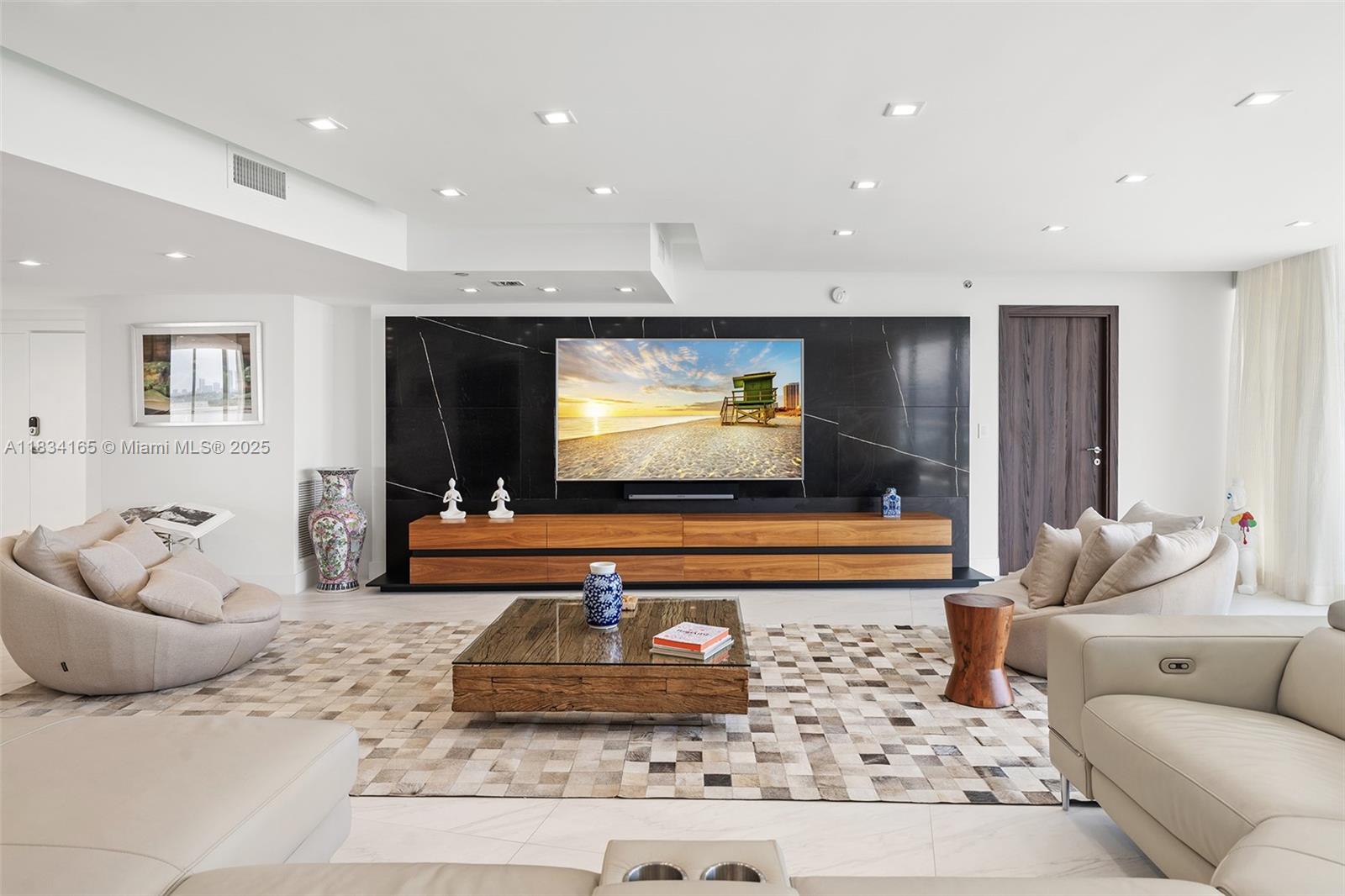 ICON CONDO - Residential