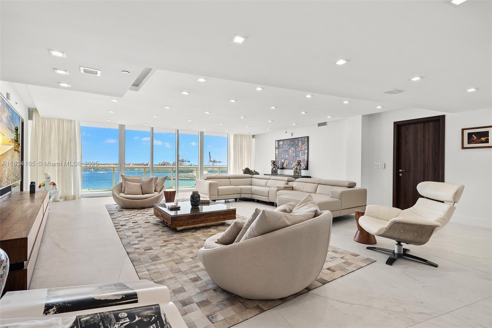 ICON CONDO - Residential