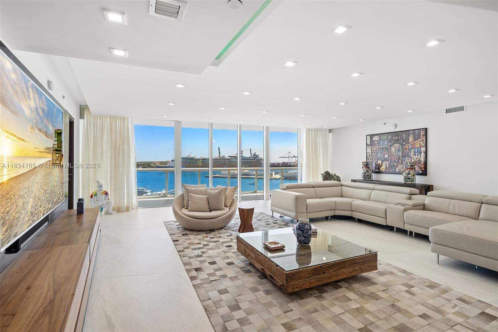 ICON CONDO - Residential