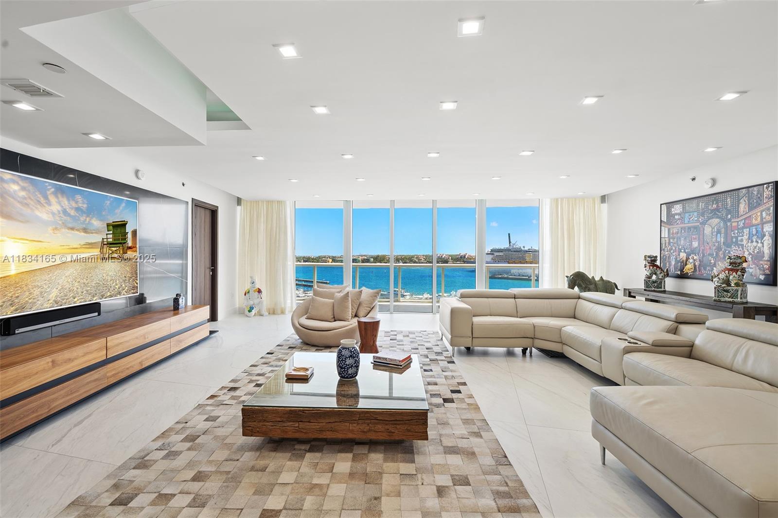 ICON CONDO - Residential