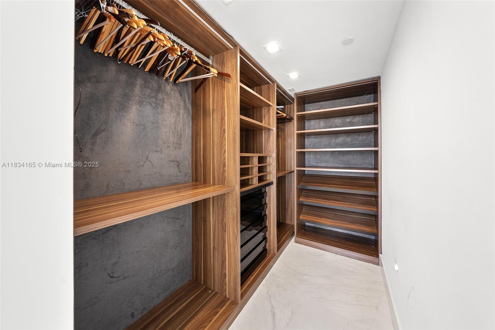 ICON CONDO - Residential
