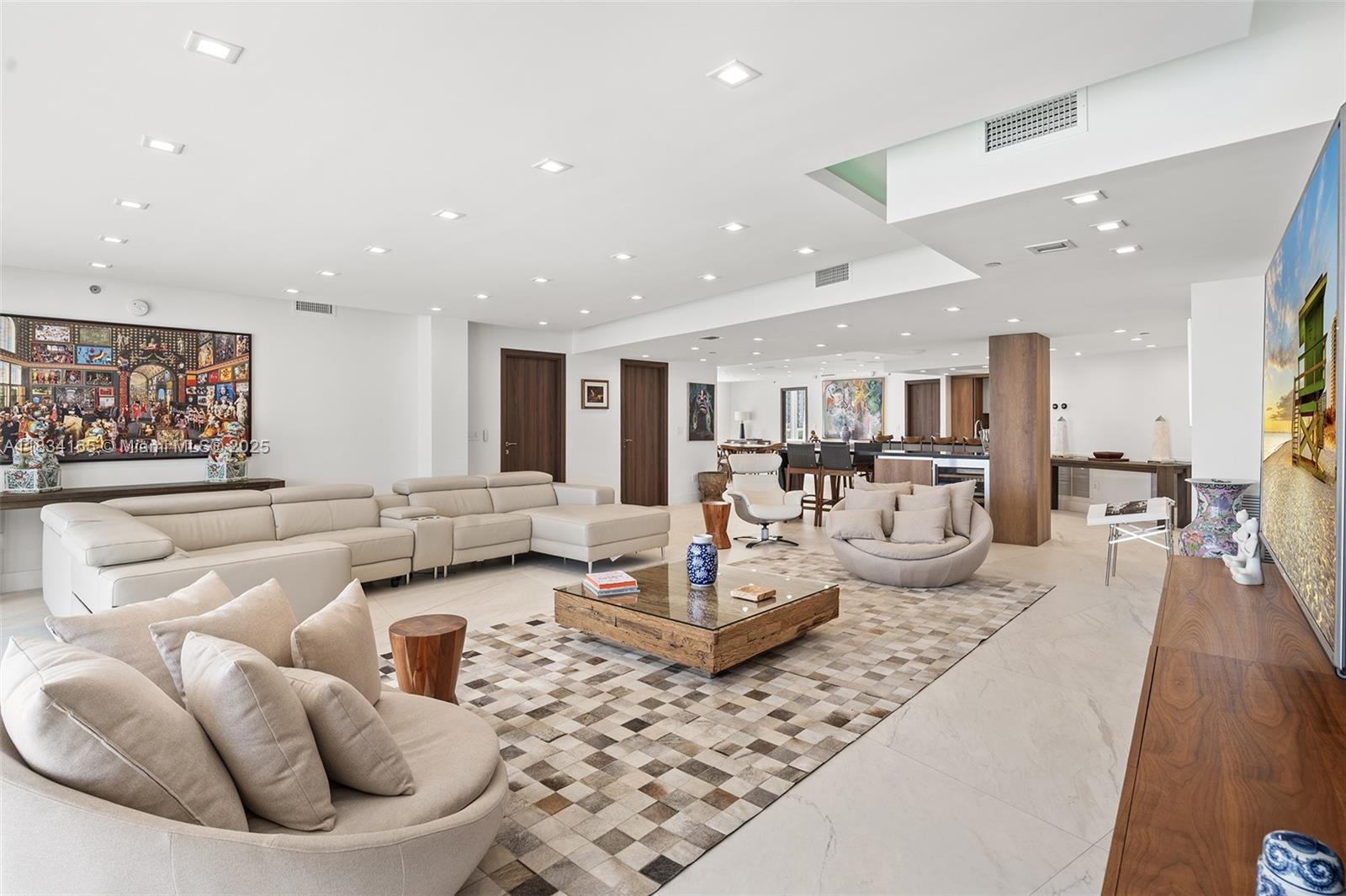 ICON CONDO - Residential