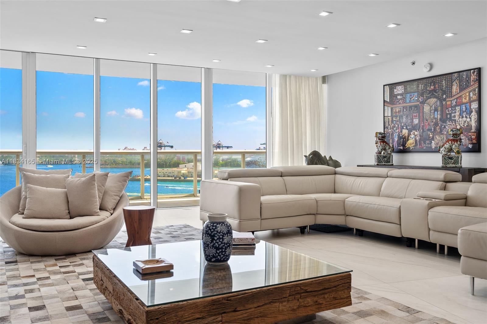 ICON CONDO - Residential