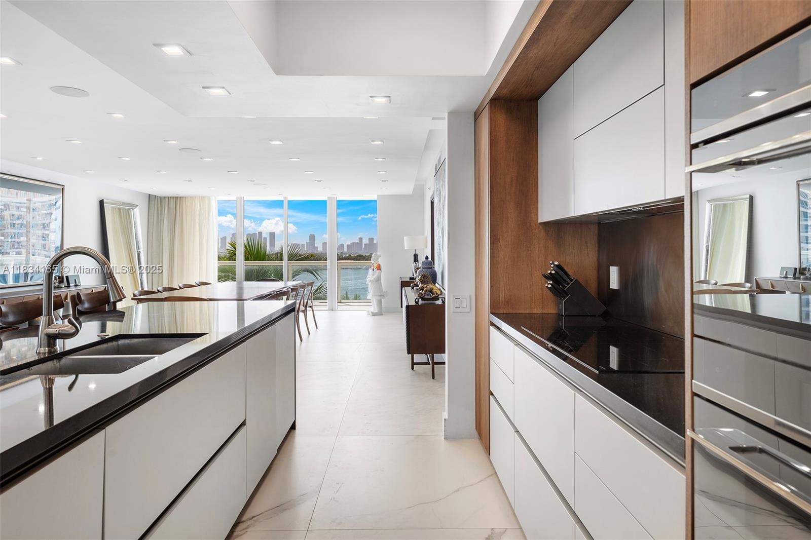 ICON CONDO - Residential
