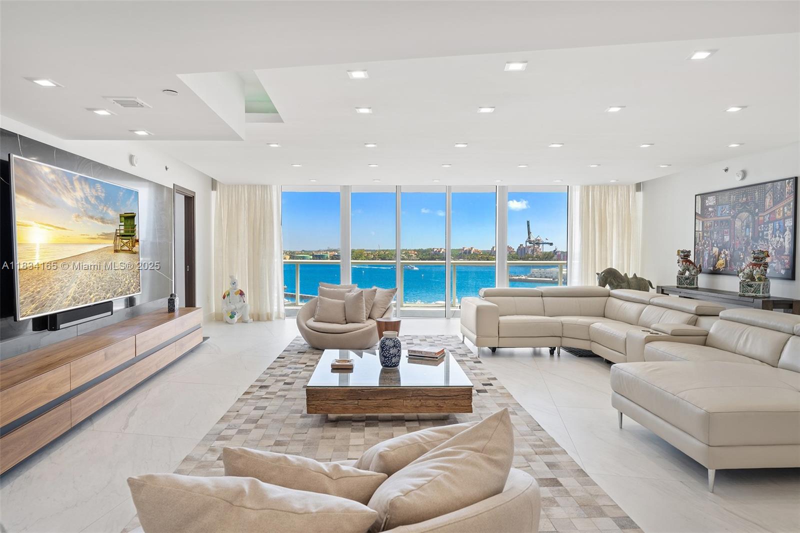 ICON CONDO - Residential