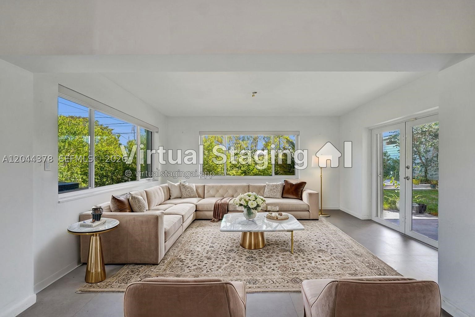 HOLLYWOOD HILLS - Residential