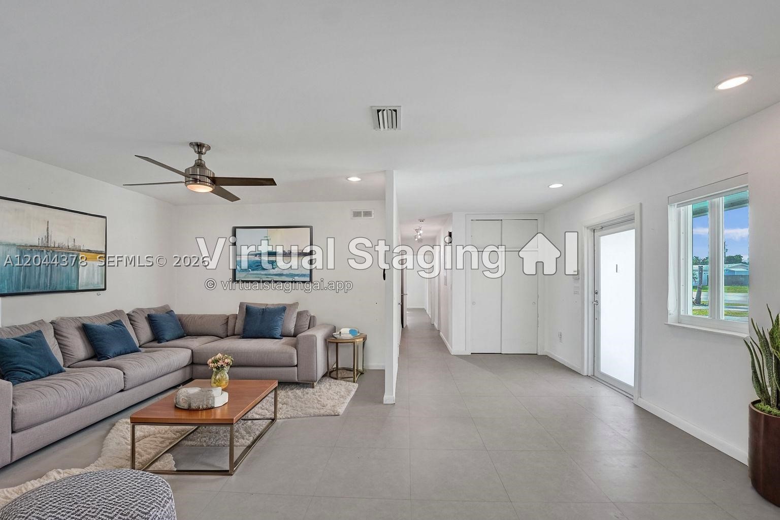 HOLLYWOOD HILLS - Residential