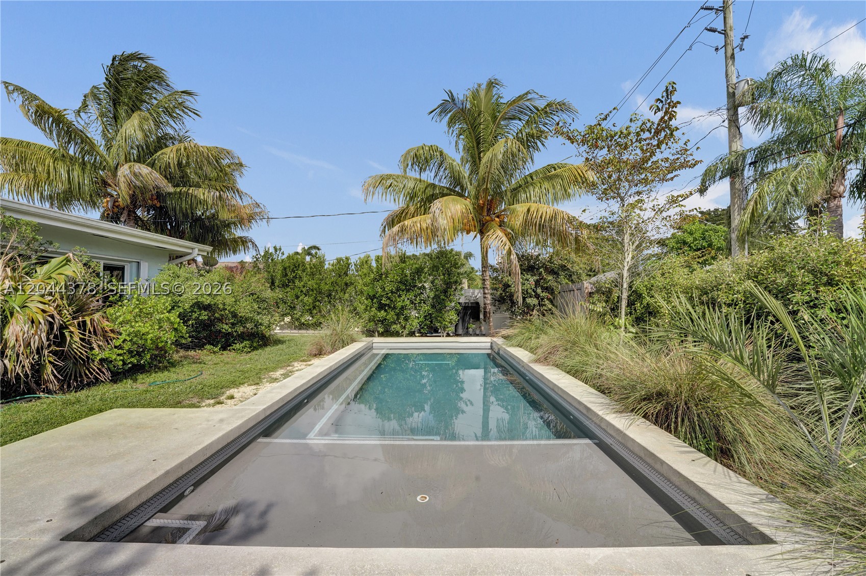 HOLLYWOOD HILLS - Residential