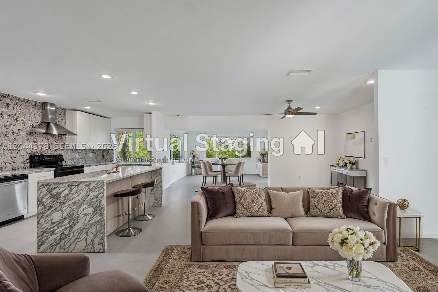 HOLLYWOOD HILLS - Residential