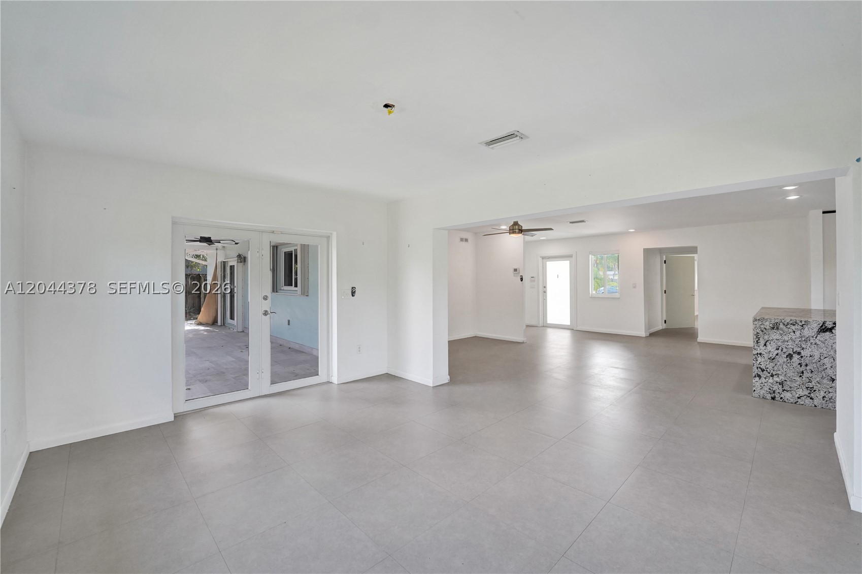 HOLLYWOOD HILLS - Residential
