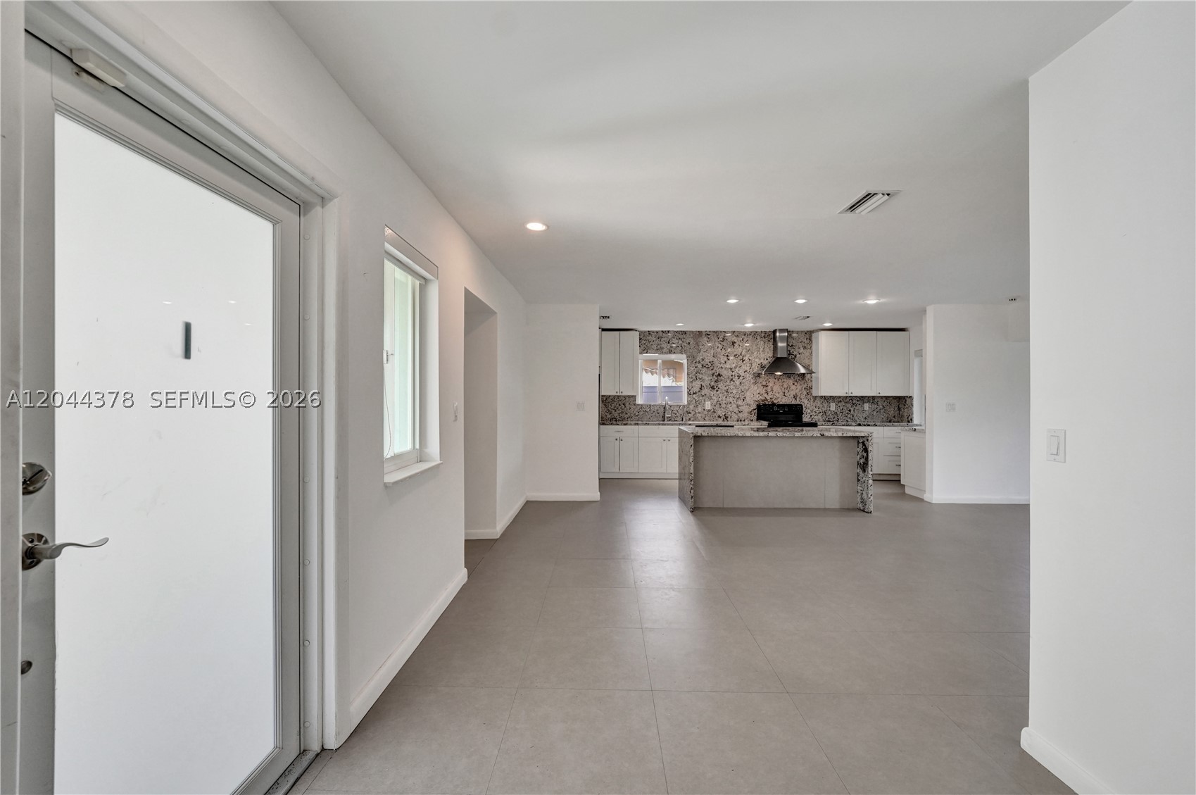 HOLLYWOOD HILLS - Residential