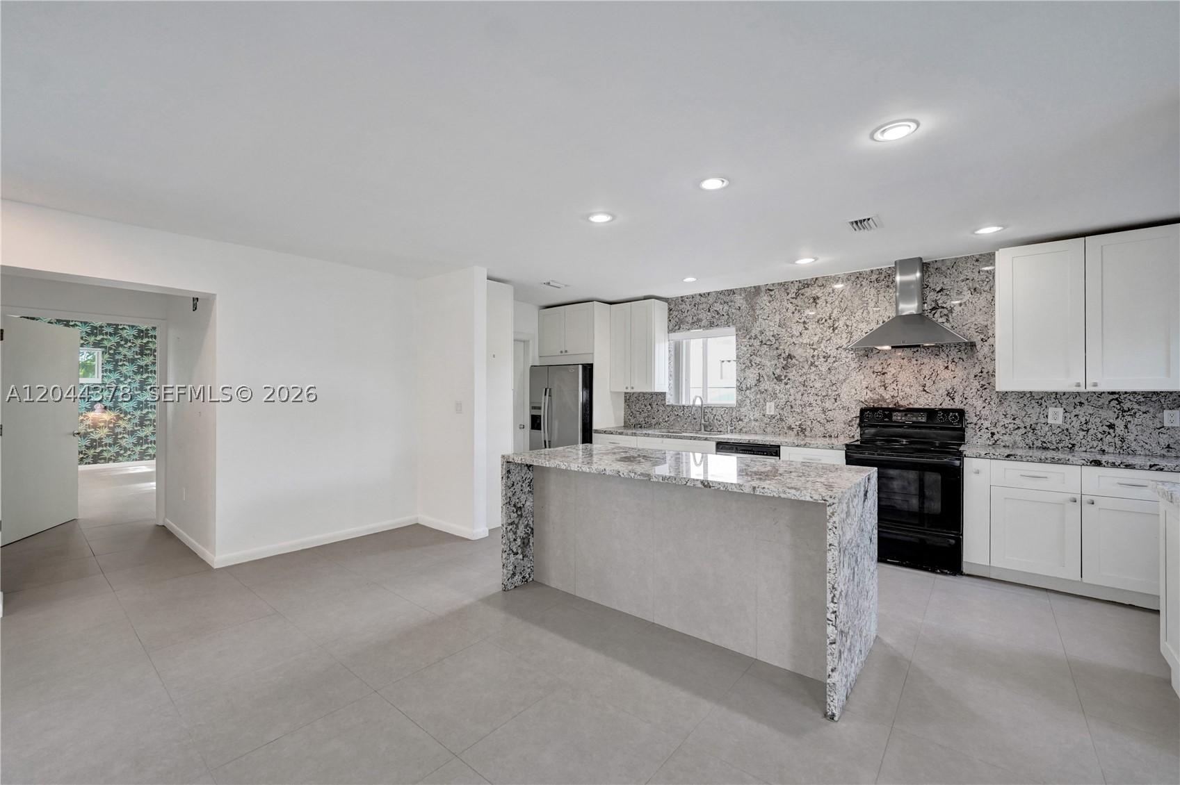 HOLLYWOOD HILLS - Residential