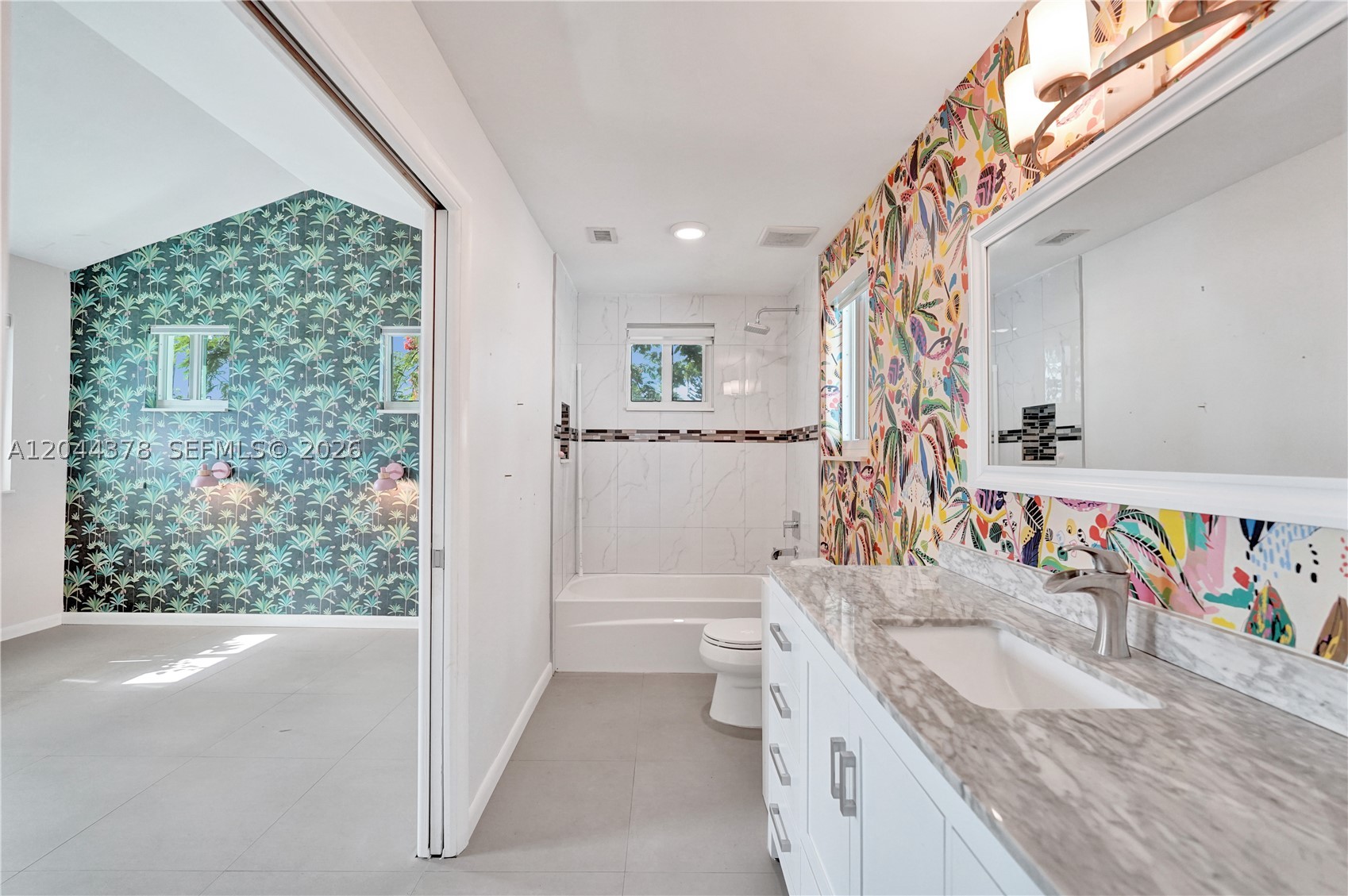 HOLLYWOOD HILLS - Residential