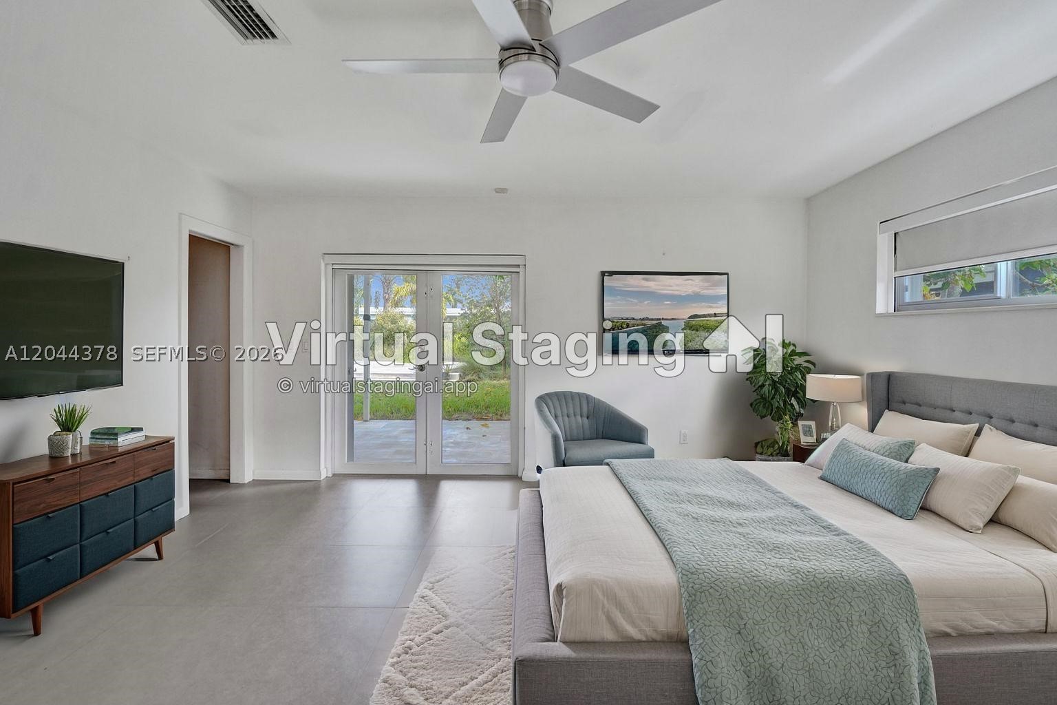 HOLLYWOOD HILLS - Residential