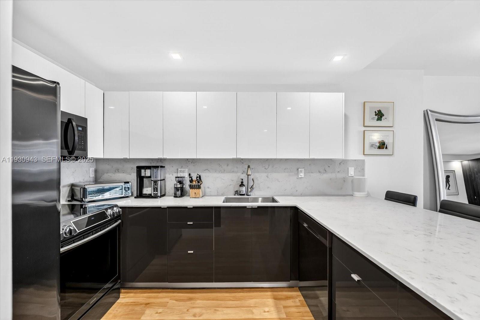RONEY PALACE CONDO - Residential Lease