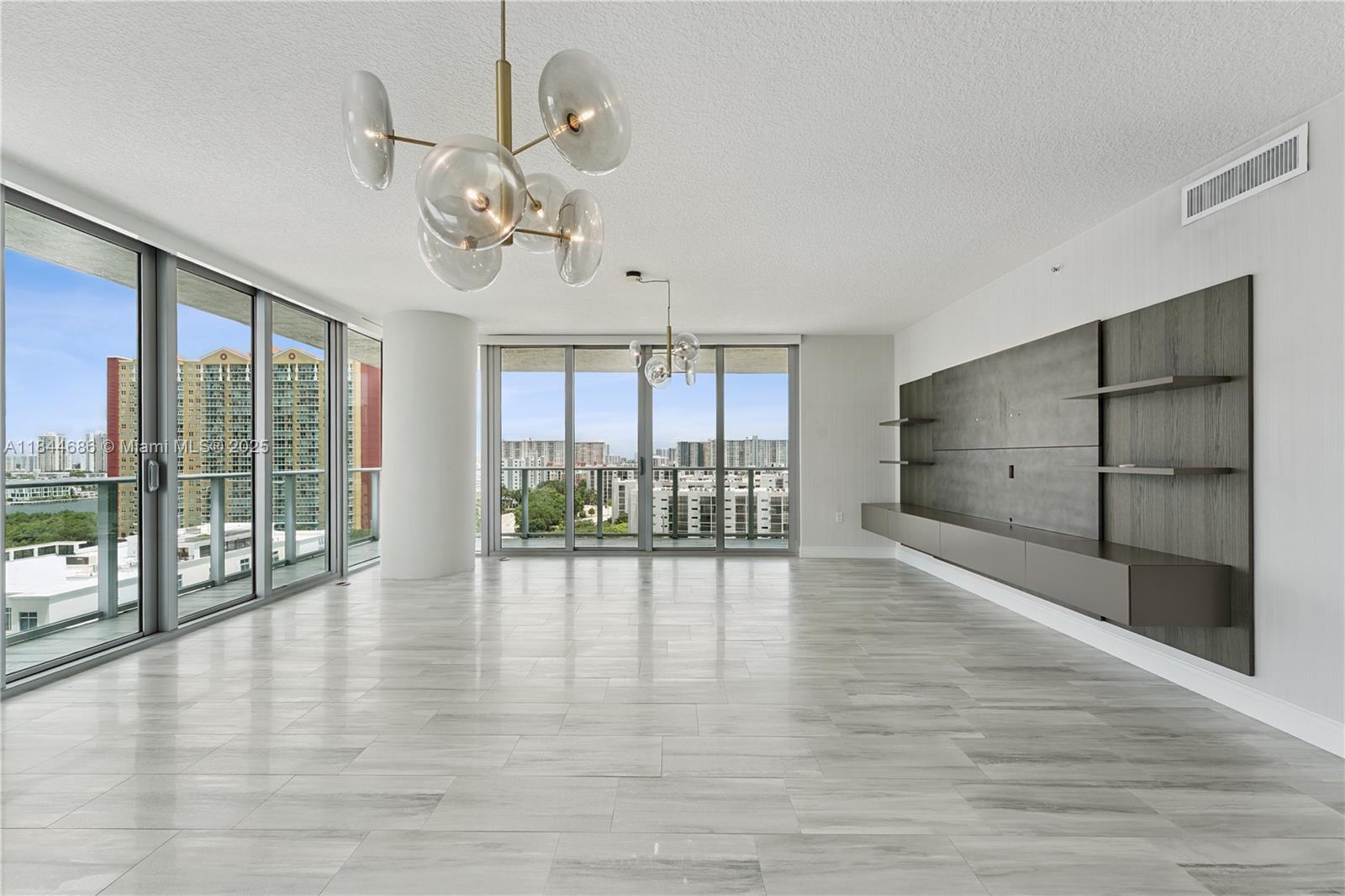 PARQUE TOWERS CONDO - Residential