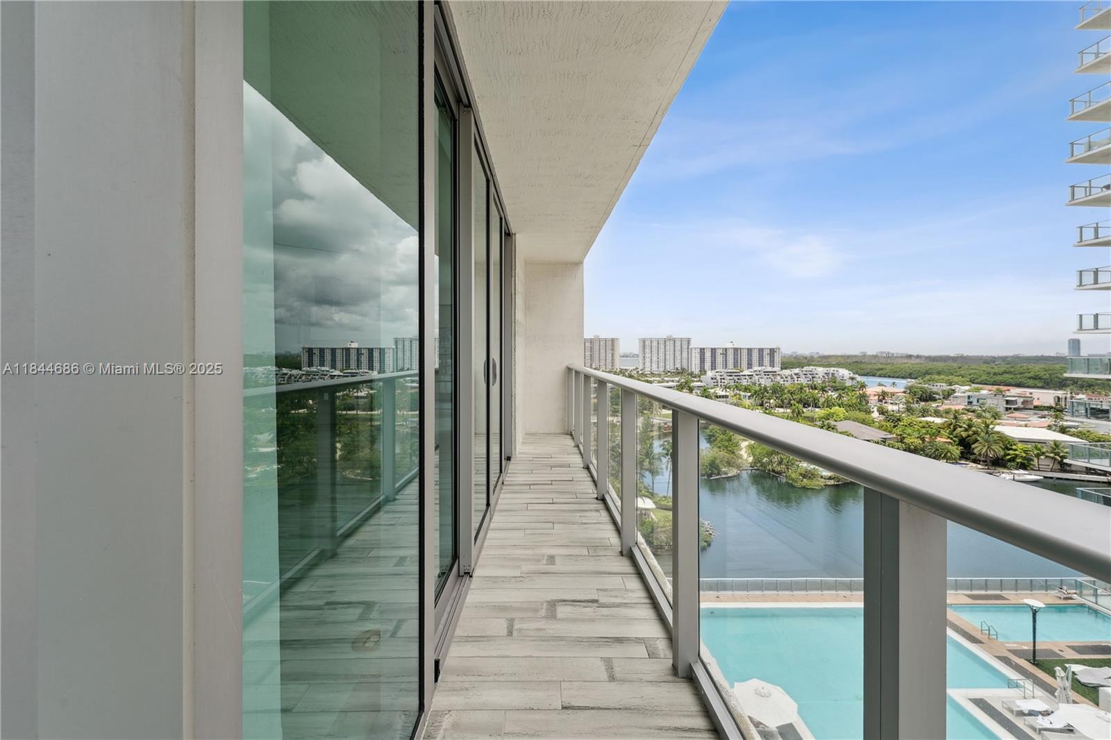 PARQUE TOWERS CONDO - Residential