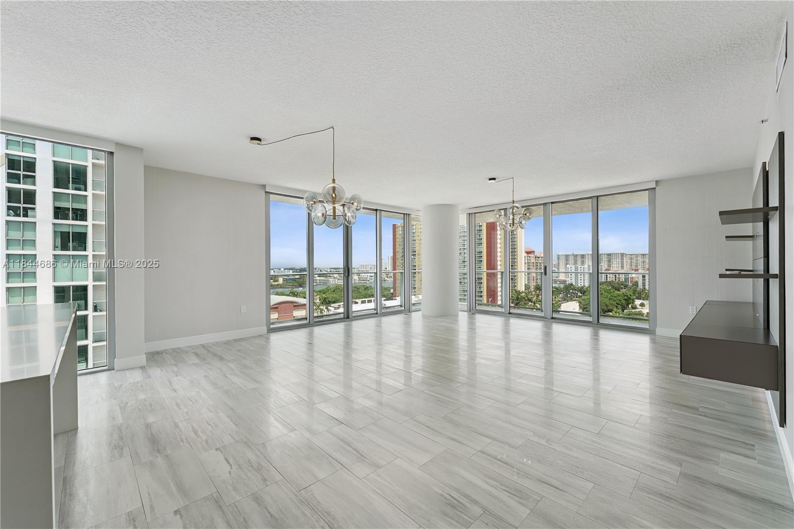 PARQUE TOWERS CONDO - Residential