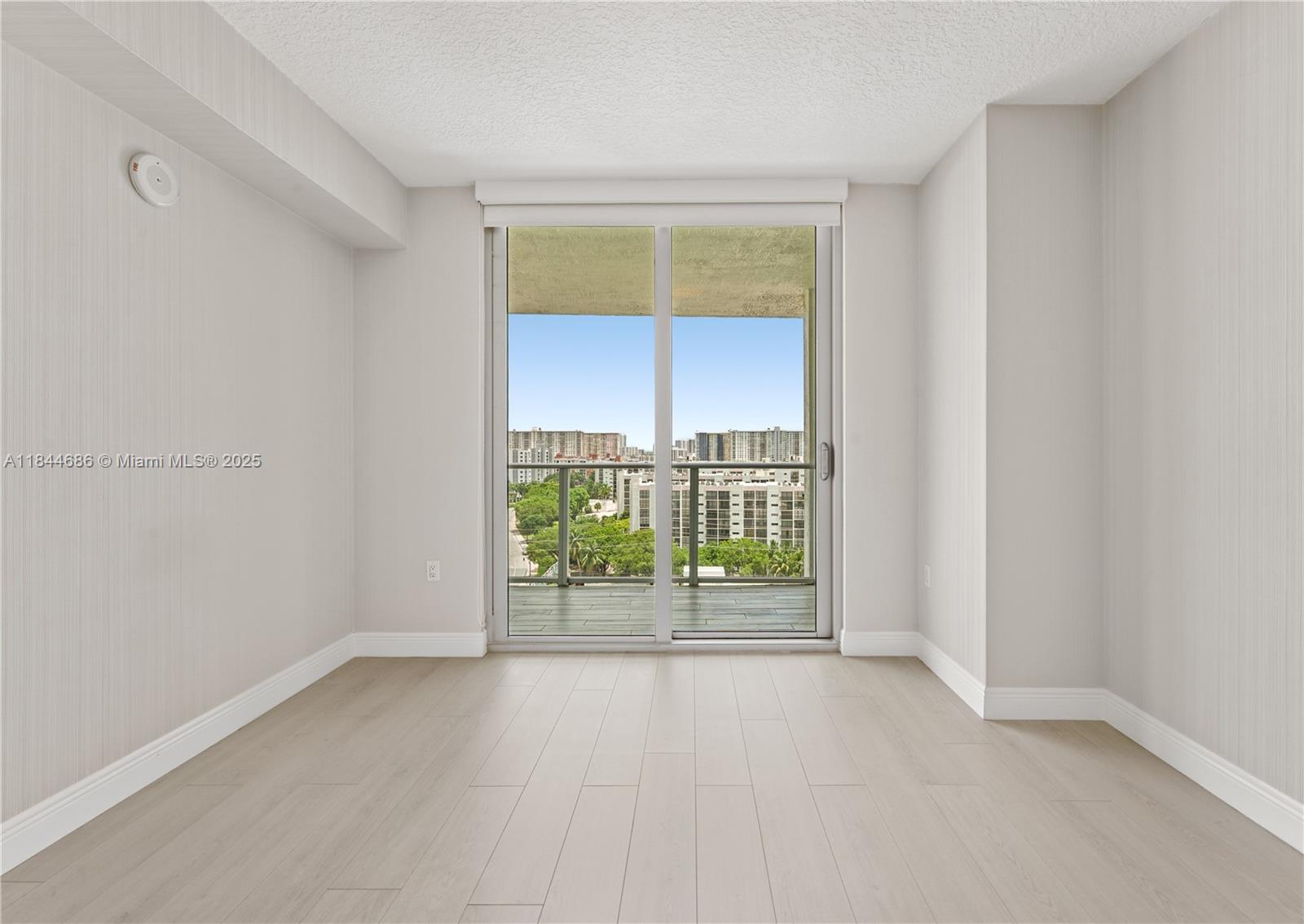 PARQUE TOWERS CONDO - Residential
